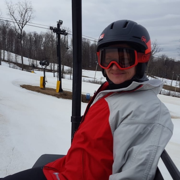 Meet your Posher, Adriana - Picture 1 of 5